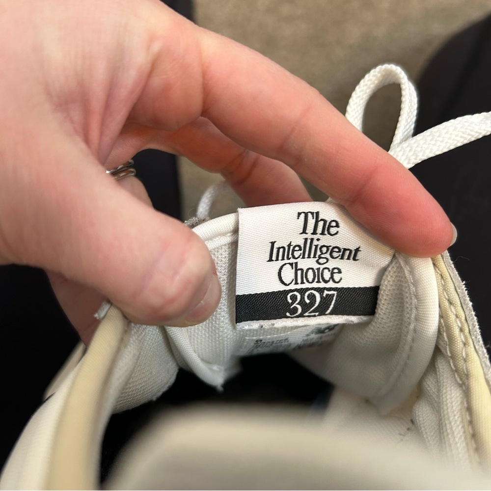New Balance 327 women’s size 8 - Picture 12 of 13